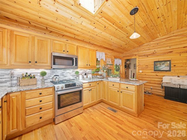 357 Rosewood Lane, Burnsville, NC 28714