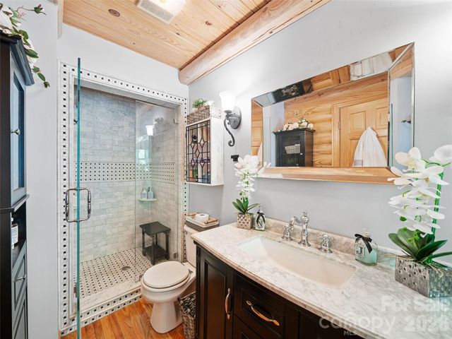 357 Rosewood Lane, Burnsville, NC 28714