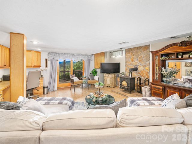 357 Rosewood Lane, Burnsville, NC 28714