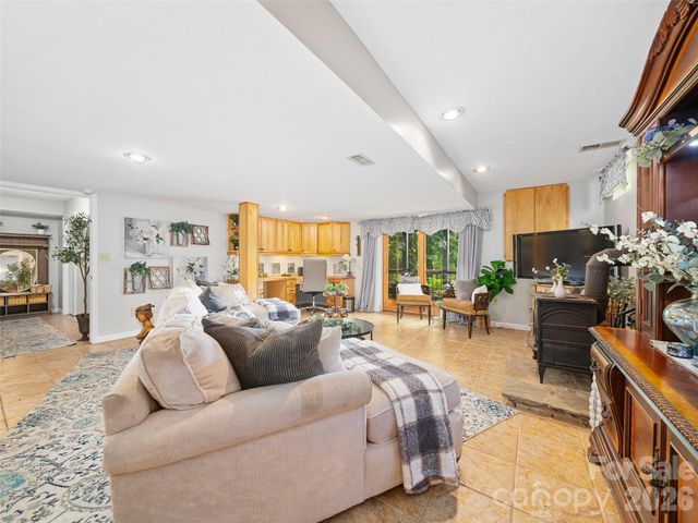 357 Rosewood Lane, Burnsville, NC 28714