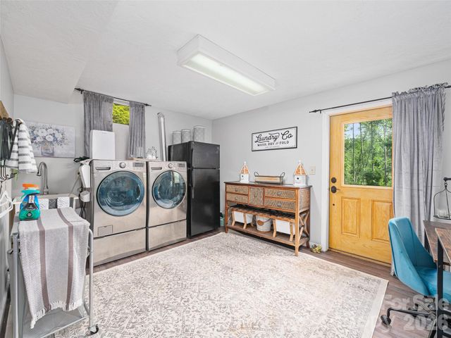 357 Rosewood Lane, Burnsville, NC 28714