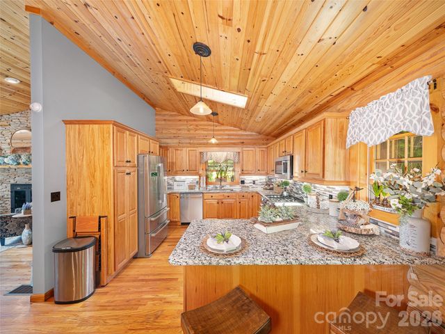 357 Rosewood Lane, Burnsville, NC 28714
