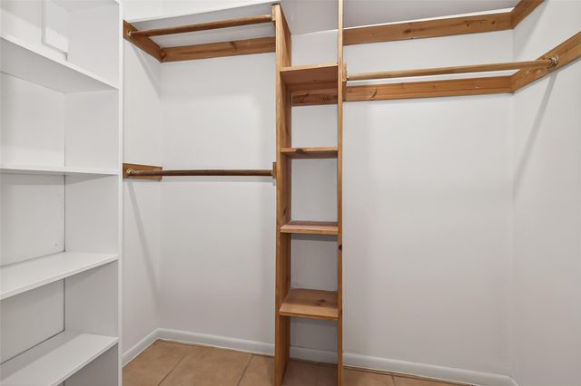 1 Laurel Oak Place E, Spring, TX 77380