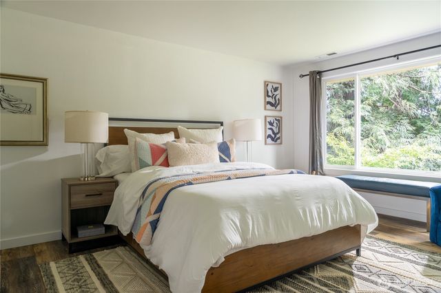 15104 Sunrise Drive NE, Bainbridge Island, WA 98110