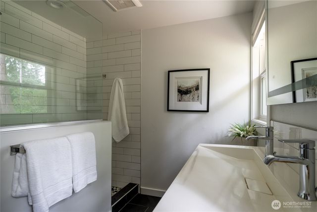 15104 Sunrise Drive NE, Bainbridge Island, WA 98110
