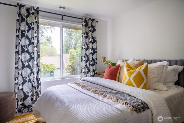 15104 Sunrise Drive NE, Bainbridge Island, WA 98110