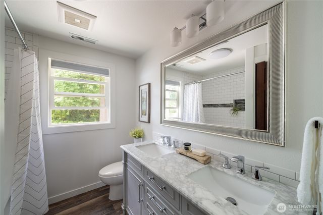 15104 Sunrise Drive NE, Bainbridge Island, WA 98110