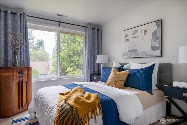 15104 Sunrise Drive NE, Bainbridge Island, WA 98110