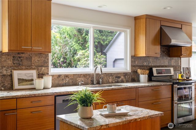 15104 Sunrise Drive NE, Bainbridge Island, WA 98110