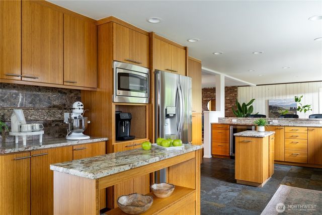 15104 Sunrise Drive NE, Bainbridge Island, WA 98110