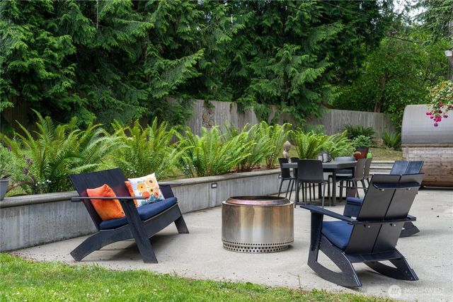 15104 Sunrise Drive NE, Bainbridge Island, WA 98110