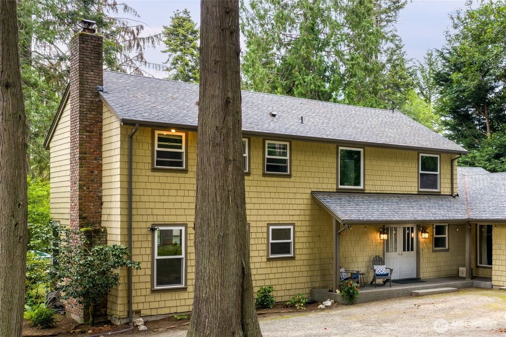 15104 Sunrise Drive NE, Bainbridge Island, WA 98110
