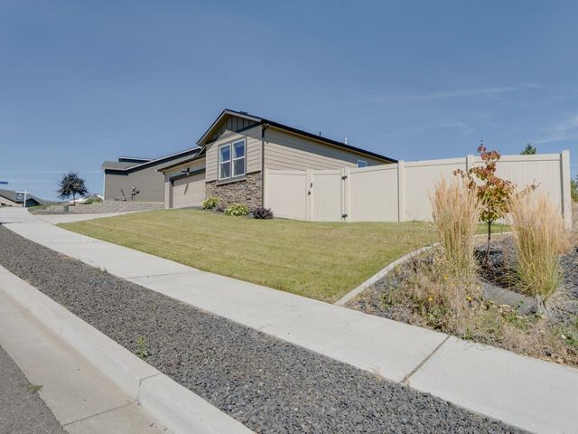 8207 S Avery Rd, Cheney, WA 99004