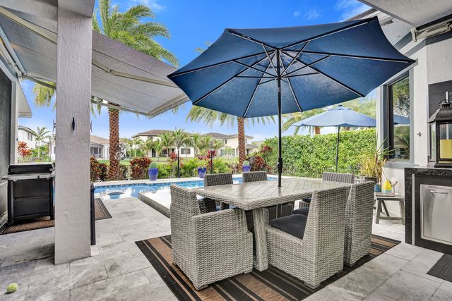 10514 N Lago Vista Circle, Parkland, FL 33076