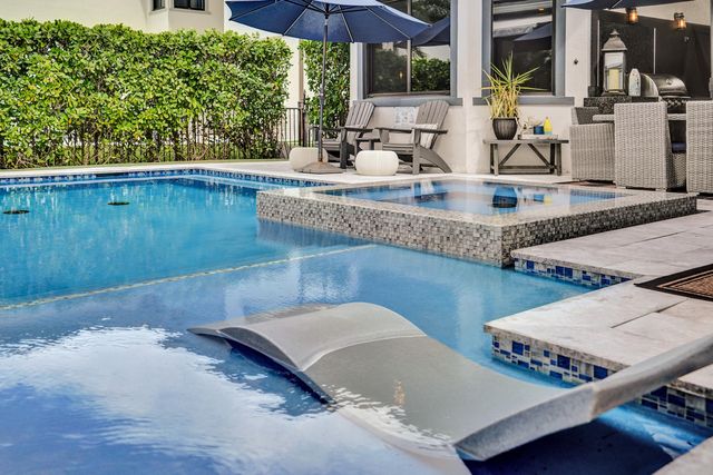 10514 N Lago Vista Circle, Parkland, FL 33076