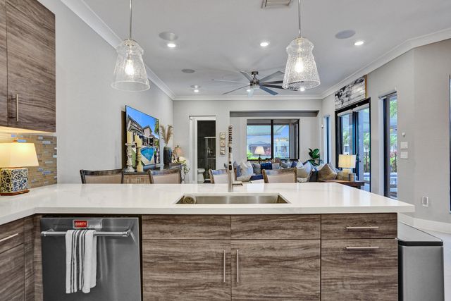 10514 N Lago Vista Circle, Parkland, FL 33076