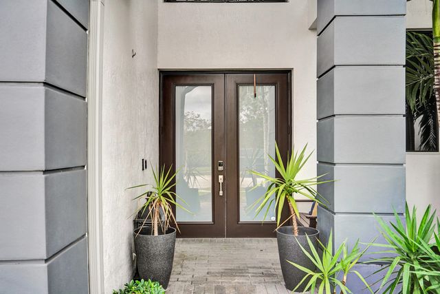 10514 N Lago Vista Circle, Parkland, FL 33076