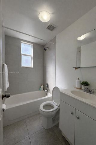 540 NW 7th St 22, Miami, FL 33136
