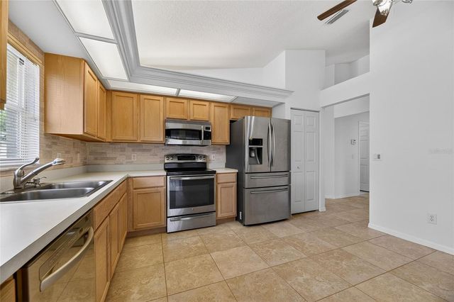 4715 PRESTON WOODS DRIVE, Valrico, FL 33596