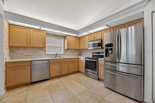 4715 PRESTON WOODS DRIVE, Valrico, FL 33596