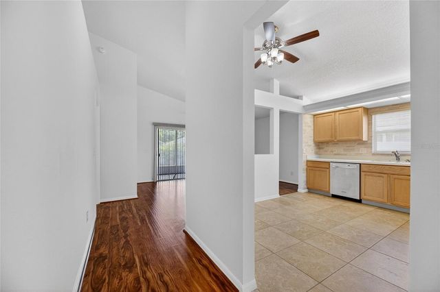 4715 PRESTON WOODS DRIVE, Valrico, FL 33596