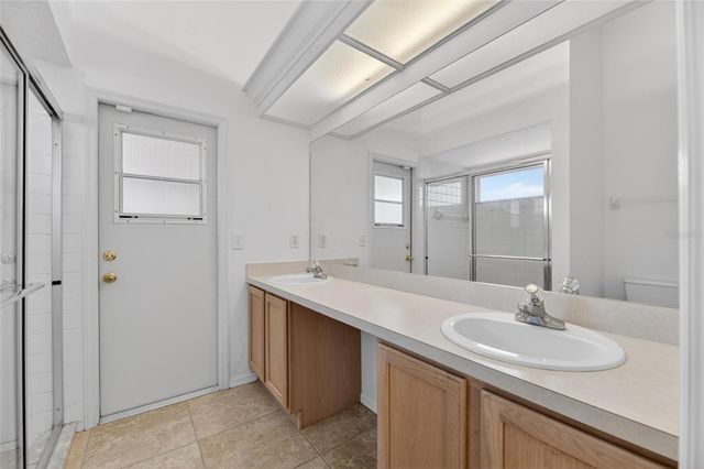 4715 PRESTON WOODS DRIVE, Valrico, FL 33596