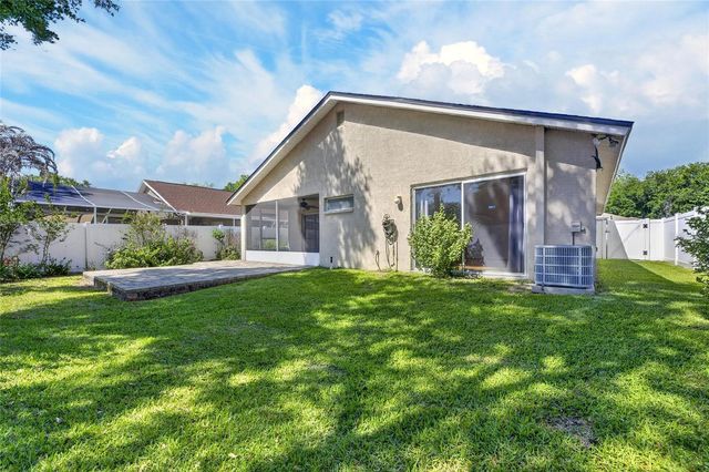 4715 PRESTON WOODS DRIVE, Valrico, FL 33596