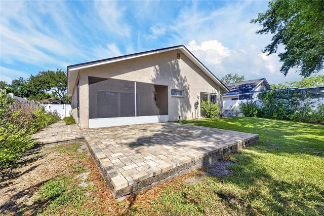 4715 PRESTON WOODS DRIVE, Valrico, FL 33596