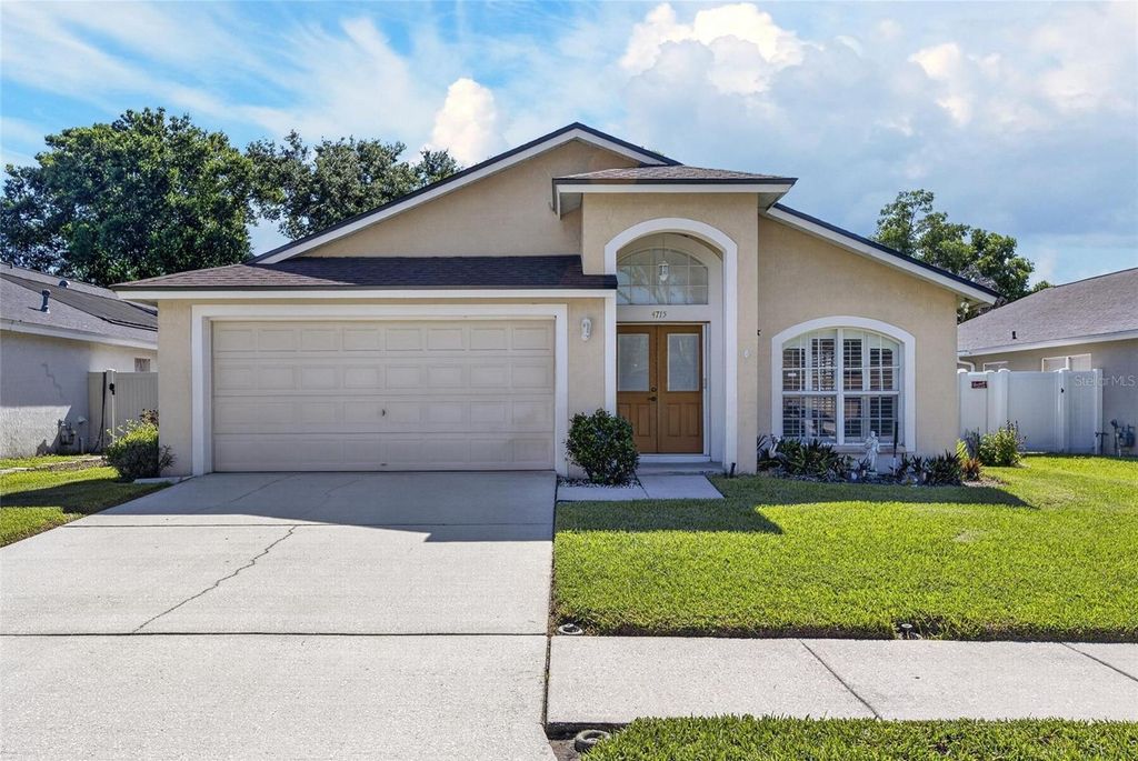 4715 PRESTON WOODS DRIVE, Valrico, FL 33596