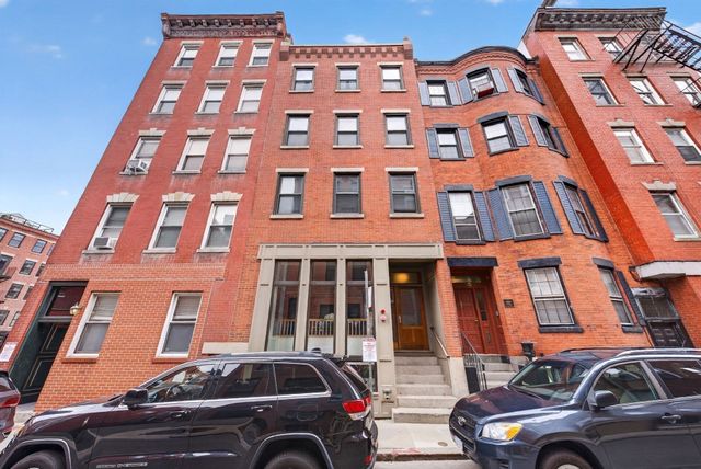 8 Garden Ct 2, Boston, MA 02113