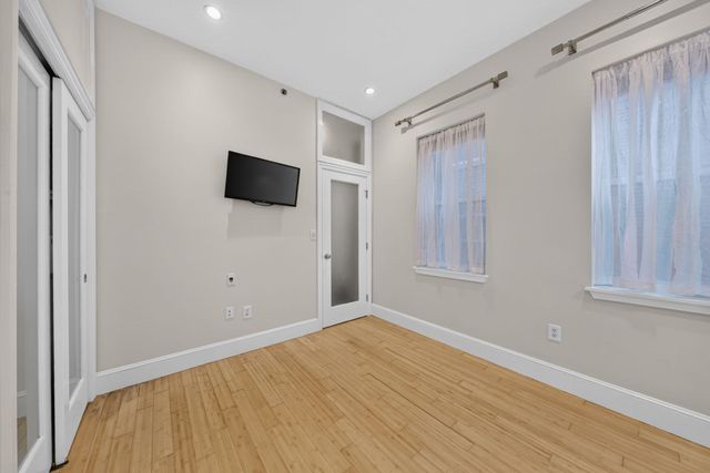 8 Garden Ct 2, Boston, MA 02113