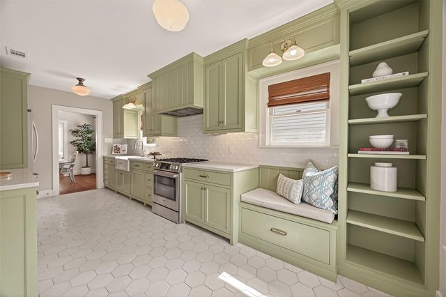 645 E 14th Street, Houston, TX 77008