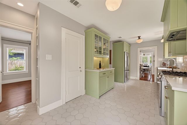645 E 14th Street, Houston, TX 77008