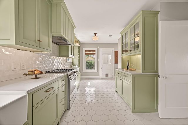 645 E 14th Street, Houston, TX 77008