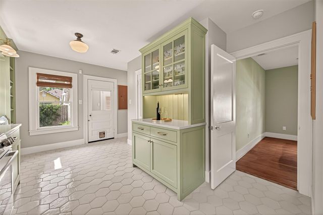 645 E 14th Street, Houston, TX 77008