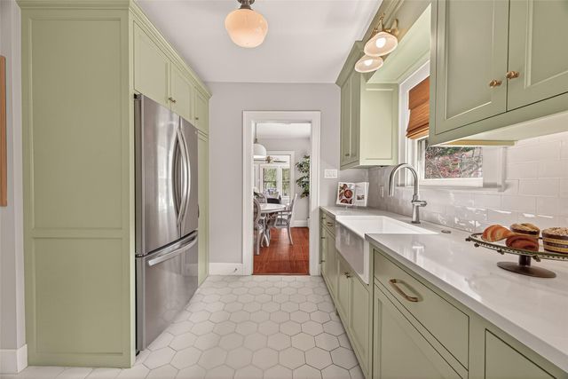 645 E 14th Street, Houston, TX 77008