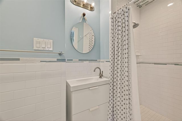 645 E 14th Street, Houston, TX 77008