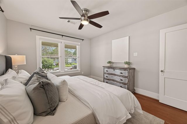 645 E 14th Street, Houston, TX 77008