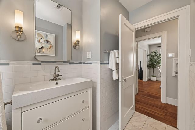 645 E 14th Street, Houston, TX 77008