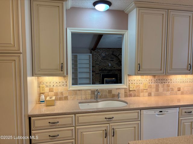 53 E Lakeshore Drive, Ransom Canyon, TX 79366