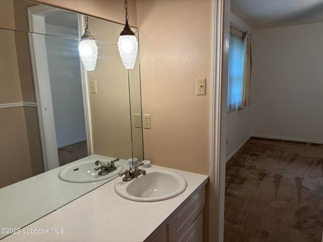 53 E Lakeshore Drive, Ransom Canyon, TX 79366