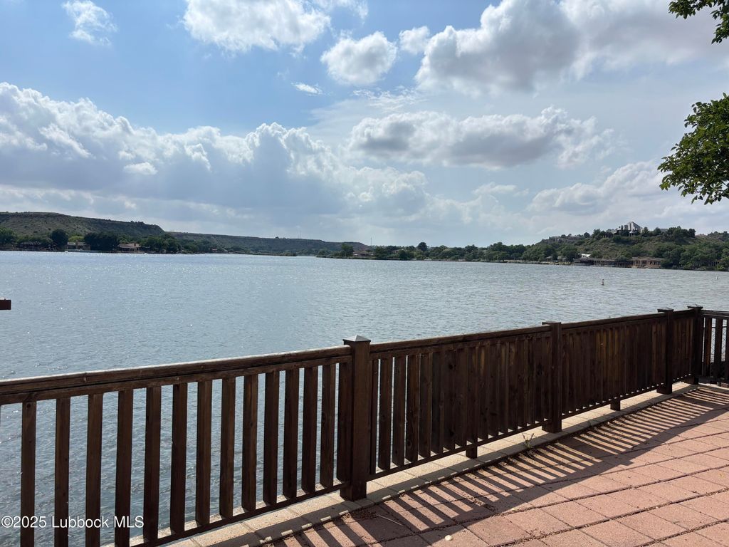 53 E Lakeshore Drive, Ransom Canyon, TX 79366