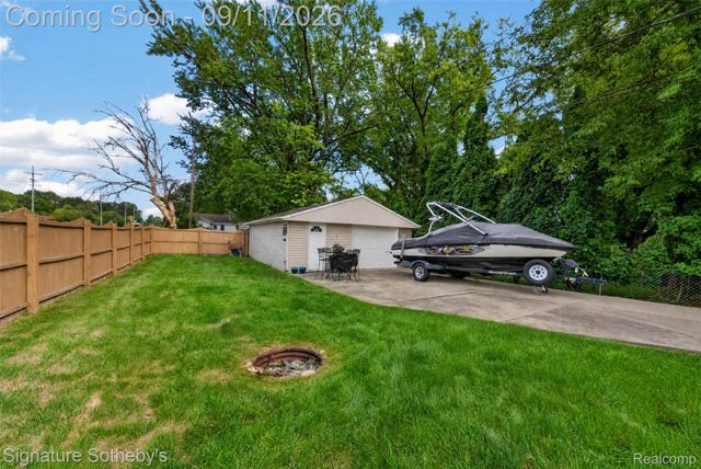 1505 Wilmot Street, West Bloomfield Charter Township, MI 48324