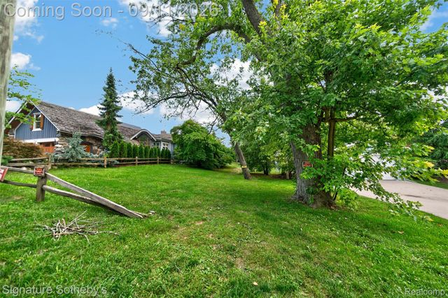 1505 Wilmot Street, West Bloomfield Charter Township, MI 48324
