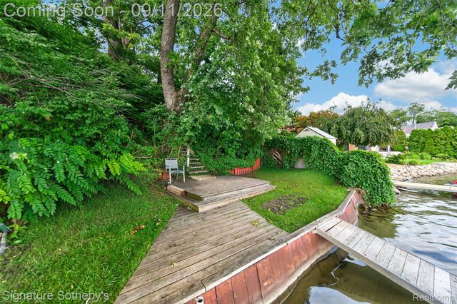 1505 Wilmot Street, West Bloomfield Charter Township, MI 48324