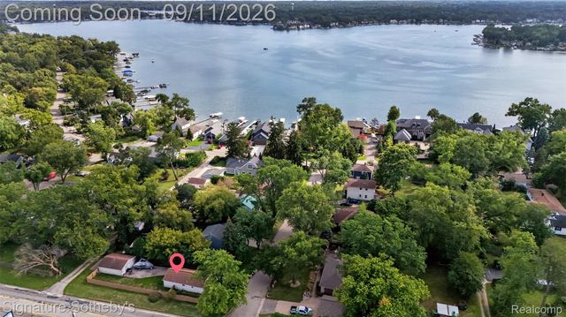 1505 Wilmot Street, West Bloomfield Charter Township, MI 48324
