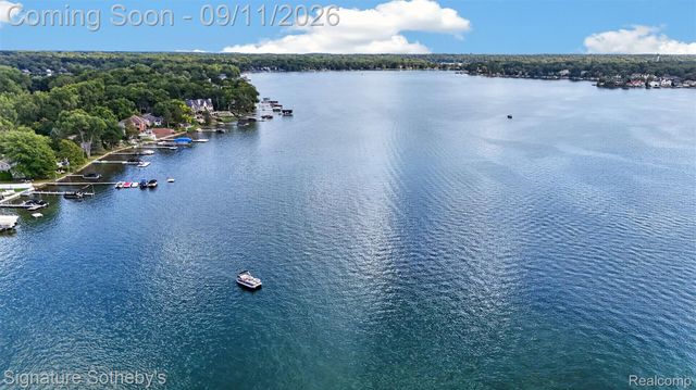 1505 Wilmot Street, West Bloomfield Charter Township, MI 48324
