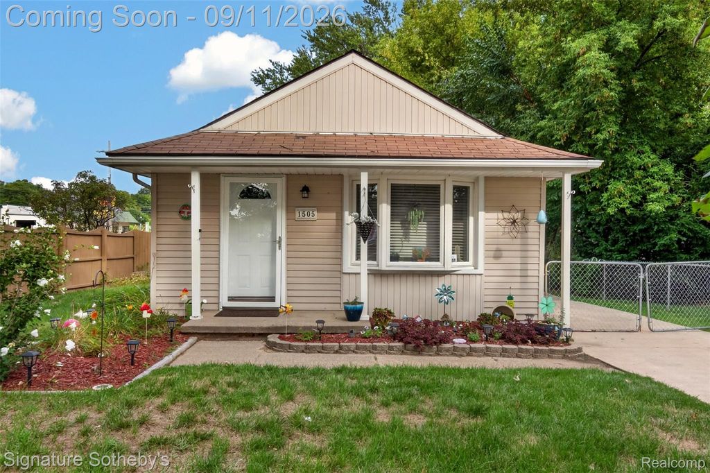 1505 Wilmot Street, West Bloomfield Charter Township, MI 48324