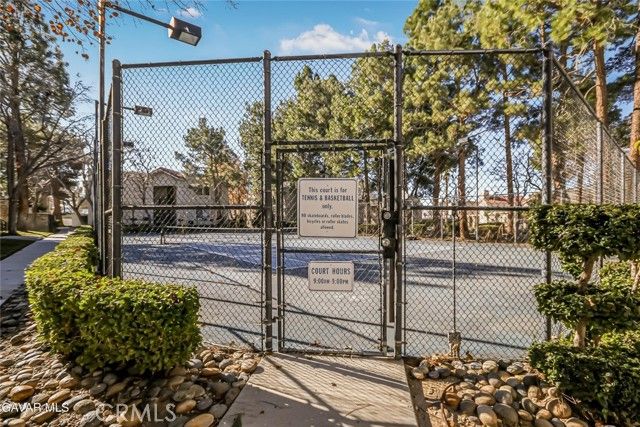 2805 W Avenue K12 Apt#143, Lancaster, CA 93536