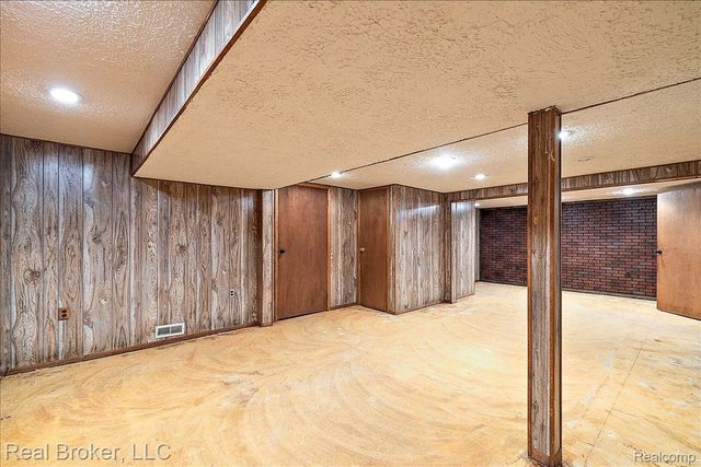 24765 Apple Crest Drive, Novi, MI 48375